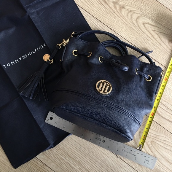 SOLD Tommy Hilfiger Navy Faux Leather Bucket Bag - Picture 3 of 6